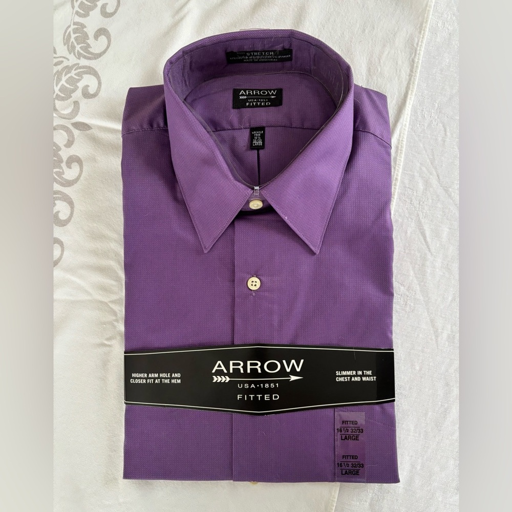 NEW beautiful Arrow people men’s FITTED dress shirt! 16.5 neck; 32/33 sleeves. 💜